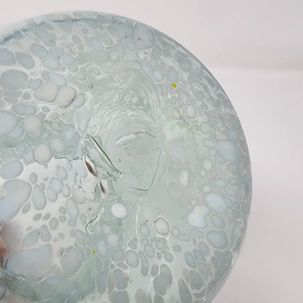 Unbranded glass confetti